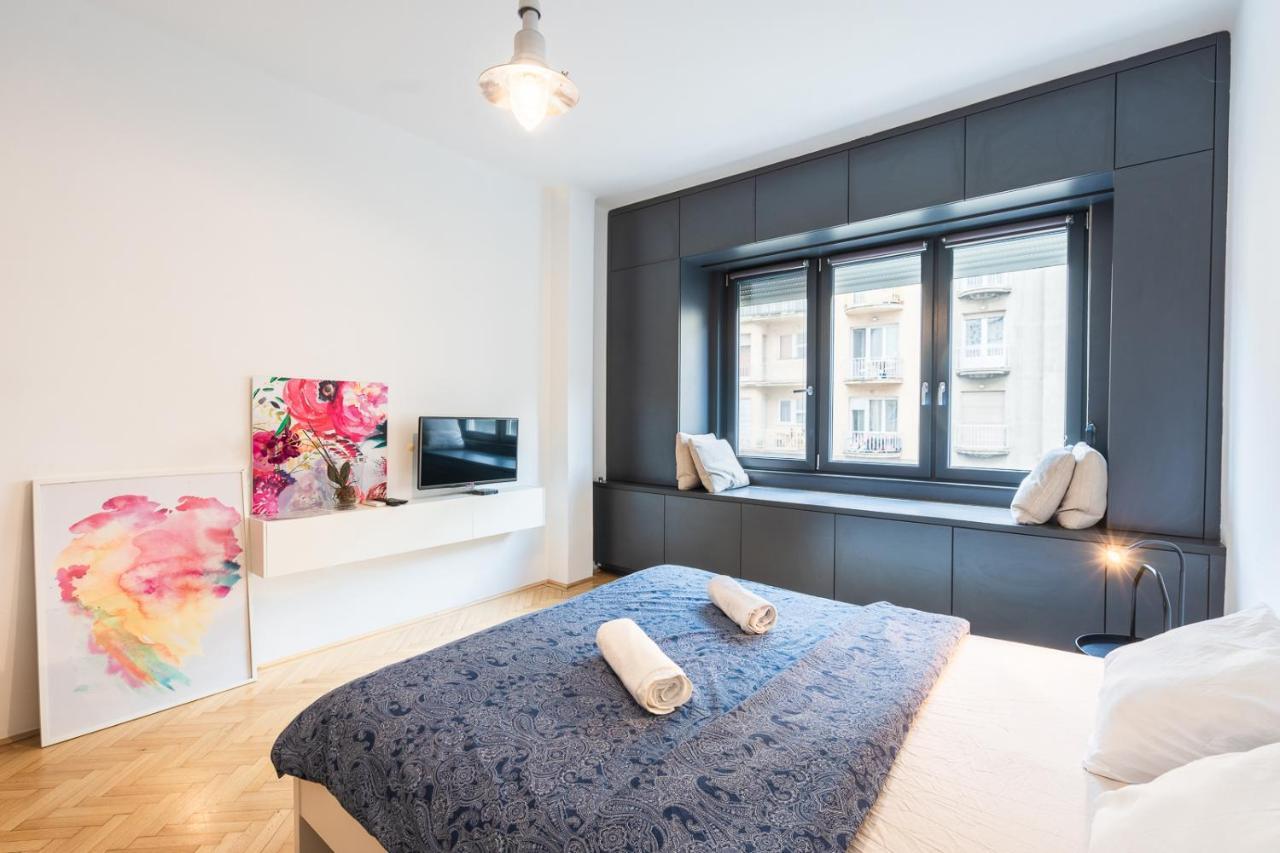 Bright Studio With Parliament View, Free Parking Budapest Esterno foto