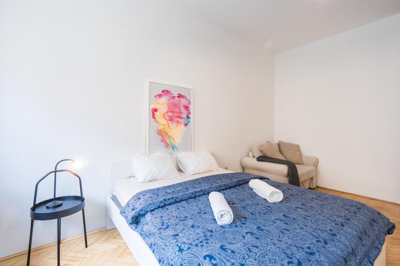 Bright Studio With Parliament View, Free Parking Budapest Esterno foto